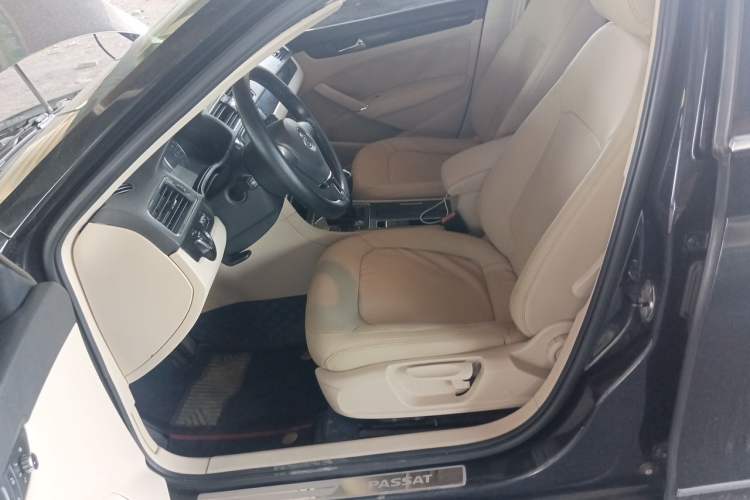 Used Volkswagen Passat 2011 1.8 TSI DSG Prestige Edition Left Front Seat