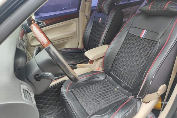 Used Volkswagen Passat 2011 2.0L Manual Luxury Version Left Front Seat