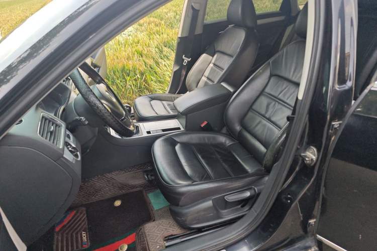 Used Volkswagen Passat 2011 1.4 TSI Manual Luxury Edition Left Front Seat