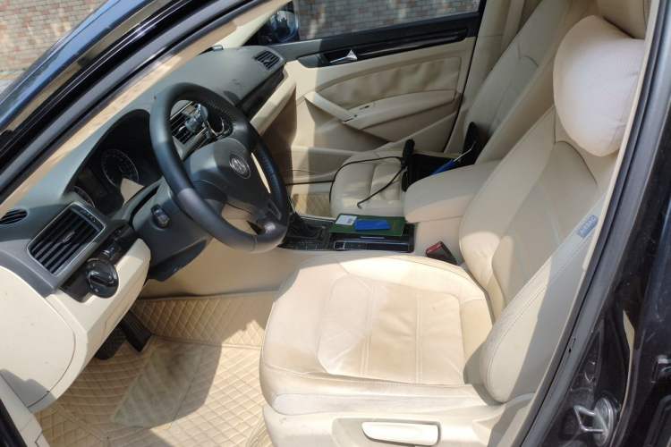 Used Volkswagen Passat 2011 1.8TSI Automatic Prestige Edition Left Front Seat
