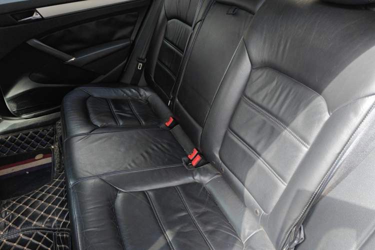 Used Volkswagen Passat 2011 1.8 TSI DSG Prestige Edition Left Rear Seat