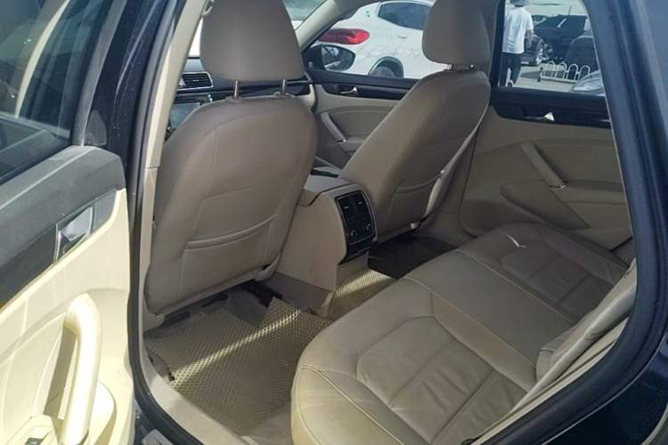 Used Volkswagen Passat 2011 1.4 TSI Manual Luxury Edition Left Rear Seat