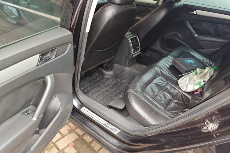 Used Volkswagen Passat 2011 1.8TSI Automatic Prestige Edition Left Rear Seat