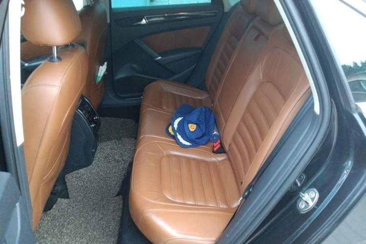 Used Volkswagen Passat 2011 3.0L V6 DSG Flagship Deluxe Edition Left Rear Seat