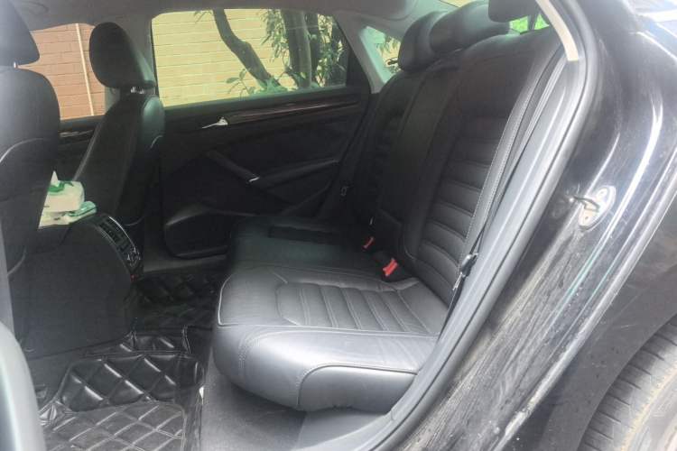 Used Volkswagen Passat 2011 1.8TSI DSG Prestige Edition Left Rear Seat