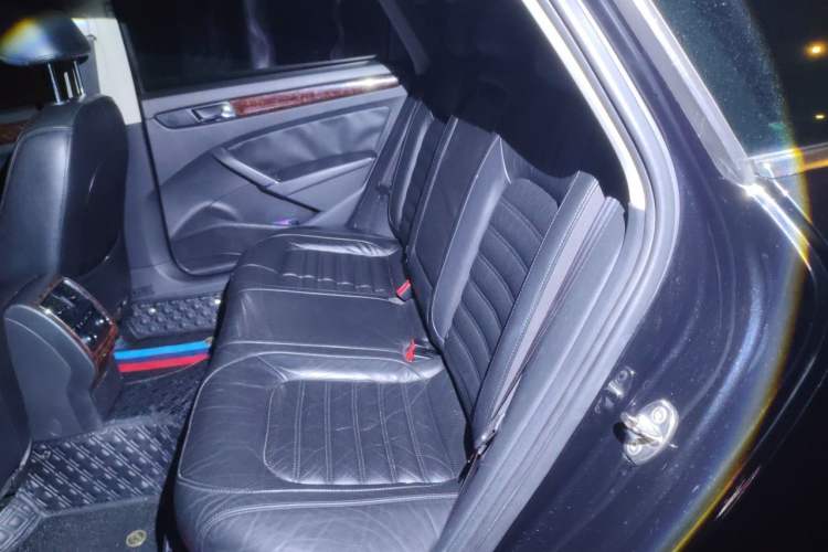 Used Volkswagen Passat 2011 1.8TSI DSG Prestige Edition Left Rear Seat