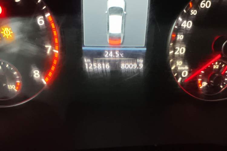 Used Volkswagen Passat 2011 1.8TSI DSG Prestige Edition Odometer Close Up