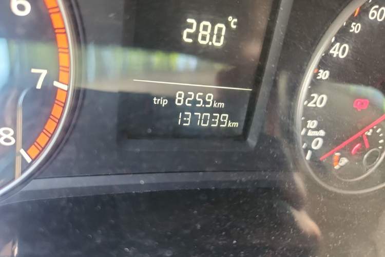 Used Volkswagen Passat 2011 1.8 TSI DSG Prestige Edition Odometer Close Up
