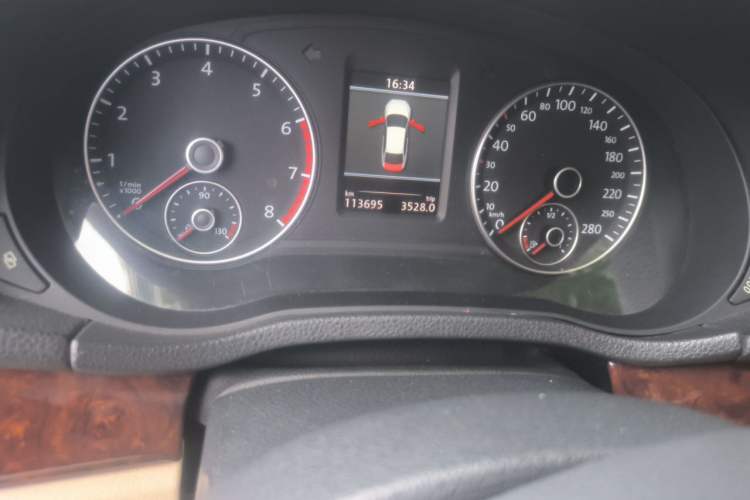 Used Volkswagen Passat 2011 1.8TSI DSG Prestige Edition Odometer Close Up