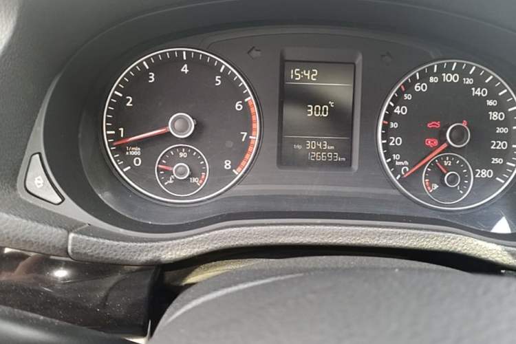 Used Volkswagen Passat 2011 1.4 TSI Manual Luxury Edition Odometer Close Up