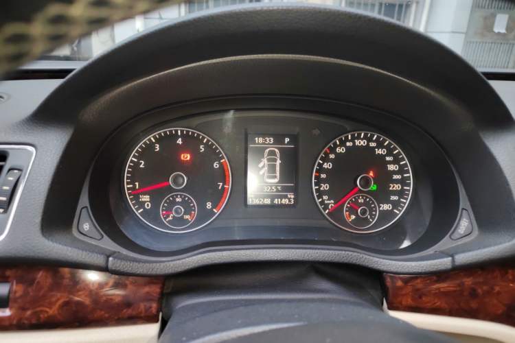 Used Volkswagen Passat 2011 1.8 TSI DSG Ultimate Edition Odometer Close Up