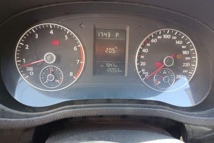 Used Volkswagen Passat 2011 1.8 TSI DSG Prestige Edition Odometer Close Up