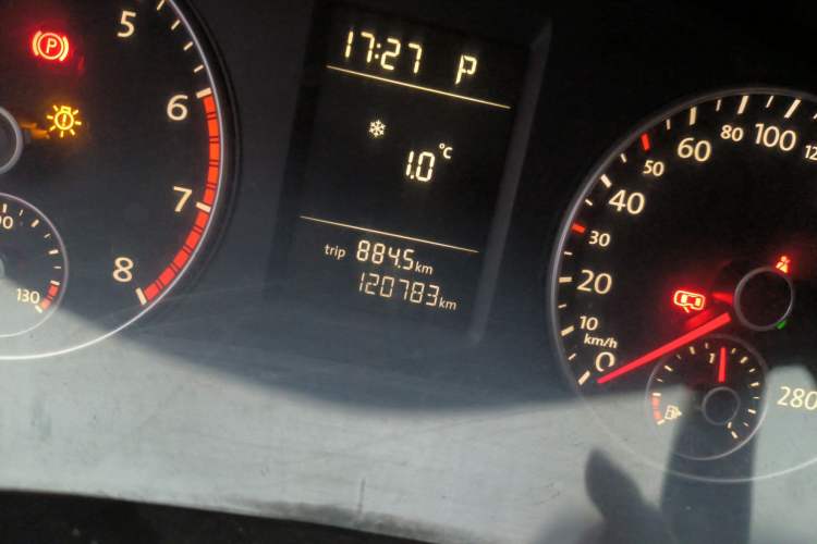 Used Volkswagen Passat 2011 1.8 TSI DSG Prestige Edition Odometer Close Up