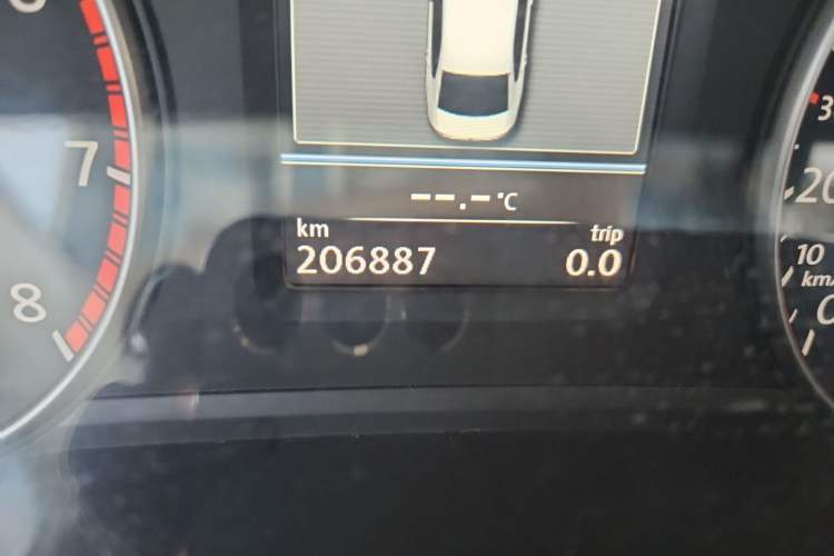 Used Volkswagen Passat 2011 2.0 TSI DSG Ultimate Edition Odometer Close Up