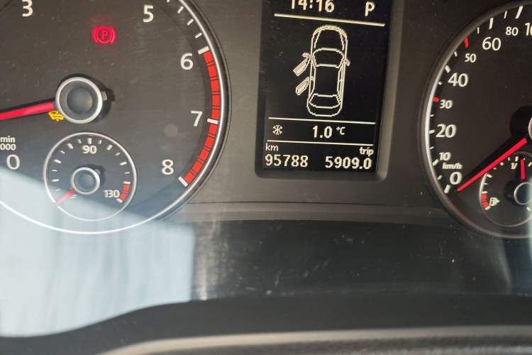 Used Volkswagen Passat 2011 1.8TSI DSG Prestige Edition Odometer Close Up