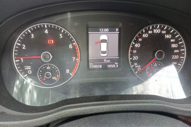 Used Volkswagen Passat 2011 1.8TSI DSG Prestige Edition Odometer Close Up