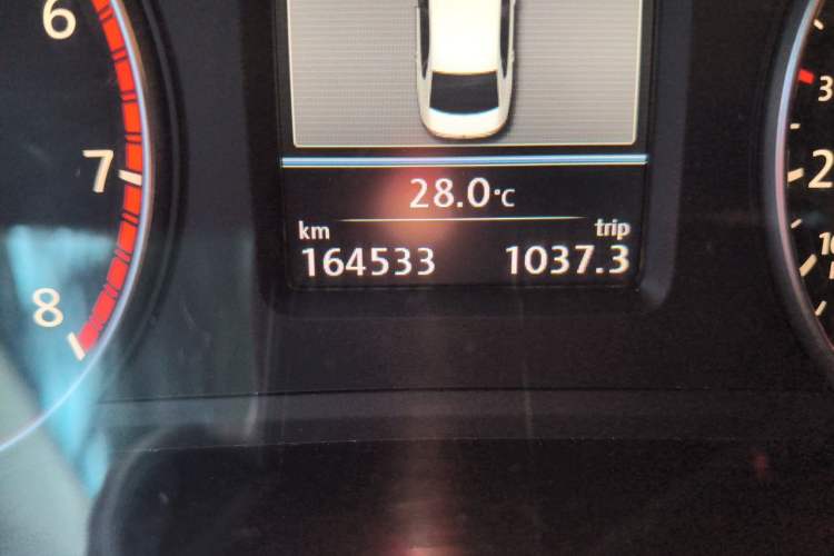 Used Volkswagen Passat 2011 1.8 TSI DSG Ultimate Edition Odometer Close Up