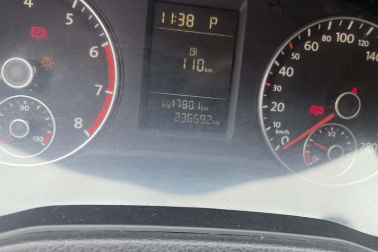 Used Volkswagen Passat 2011 1.8 TSI DSG Prestige Edition Odometer Close Up