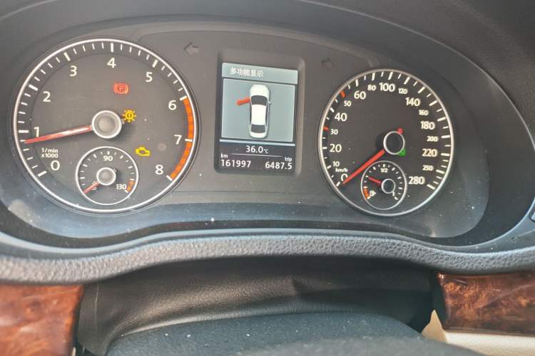 Used Volkswagen Passat 2011 1.8TSI DSG Prestige Edition Odometer Close Up