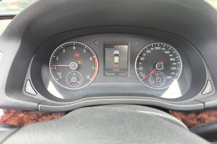 Used Volkswagen Passat 2011 1.8TSI DSG Prestige Edition Odometer Close Up