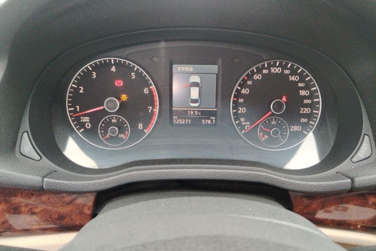 Used Volkswagen Passat 2011 1.8TSI DSG Prestige Edition Odometer Close Up