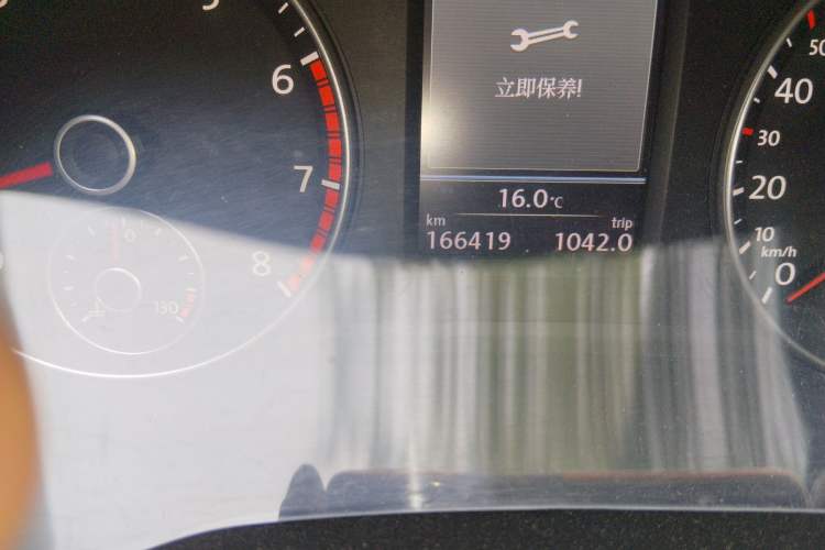 Used Volkswagen Passat 2011 2.0 TSI DSG Premium Edition Odometer Close Up