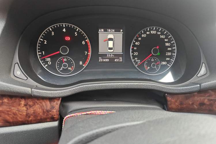 Used Volkswagen Passat 2011 3.0L V6 DSG Flagship Deluxe Edition Odometer Close Up