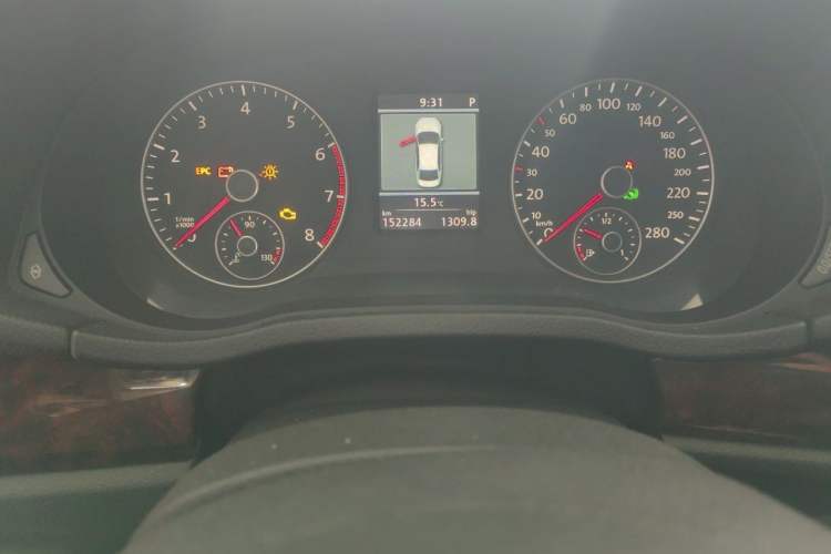 Used Volkswagen Passat 2011 2.0 TSI DSG Premium Edition Odometer Close Up