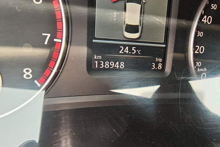 Used Volkswagen Passat 2011 1.8TSI DSG Prestige Edition Odometer Close Up