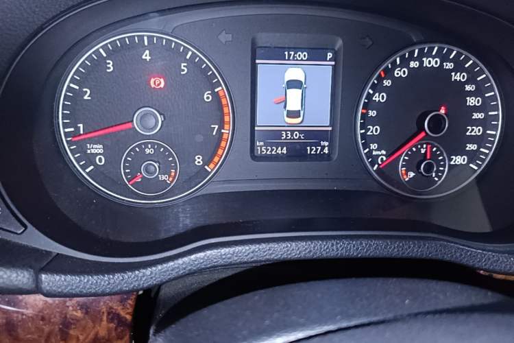 Used Volkswagen Passat 2011 2.0 TSI DSG Premium Edition Odometer Close Up