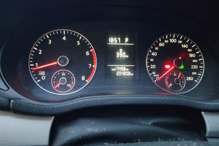 Used Volkswagen Passat 2011 1.8 TSI DSG Prestige Edition Odometer Close Up