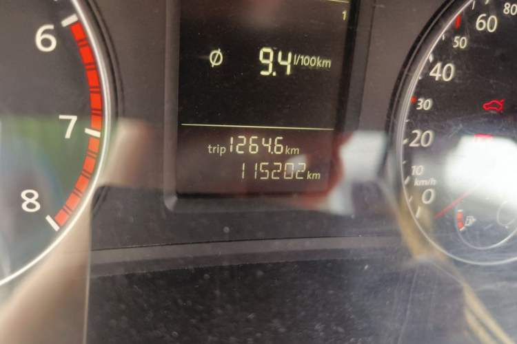 Used Volkswagen Passat 2011 1.8TSI Automatic Prestige Edition Odometer Close Up