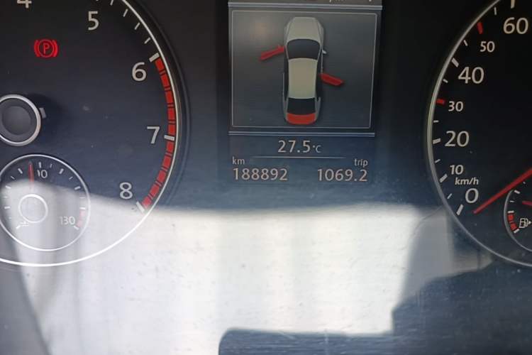 Used Volkswagen Passat 2011 2.0 TSI DSG Ultimate Edition Odometer Close Up
