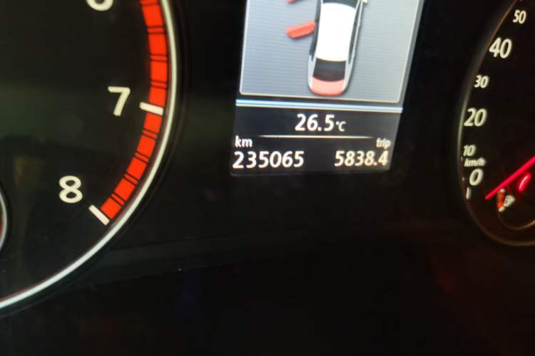 Used Volkswagen Passat 2011 1.8TSI DSG Prestige Edition Odometer Close Up