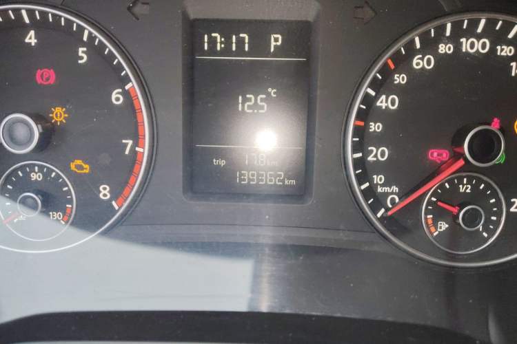 Used Volkswagen Passat 2011 1.8 TSI DSG Prestige Edition Odometer Close Up