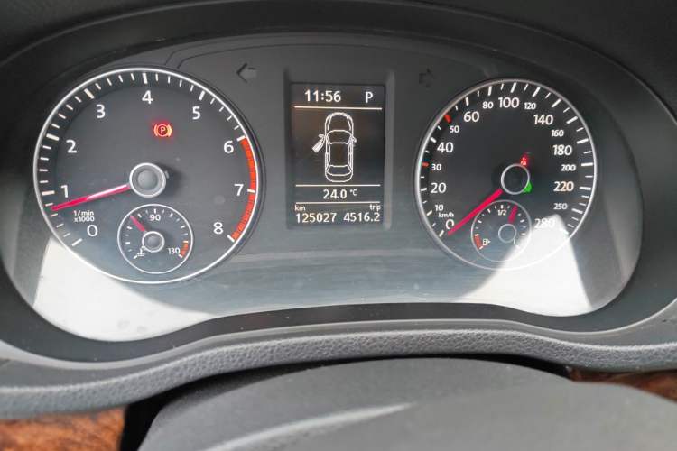 Used Volkswagen Passat 2011 1.8TSI DSG Prestige Edition Odometer Close Up