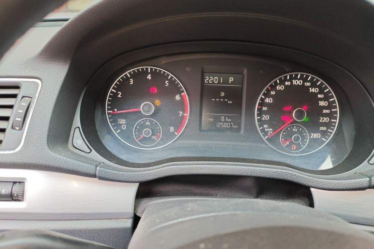 Used Volkswagen Passat 2011 1.8TSI Automatic Prestige Edition Odometer Close Up