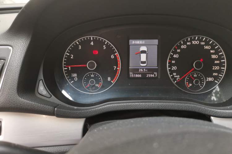 Used Volkswagen Passat 2011 2.0 TSI DSG Ultimate Edition Odometer Close Up
