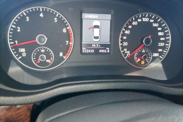 Used Volkswagen Passat 2011 1.8TSI DSG Prestige Edition Odometer Close Up