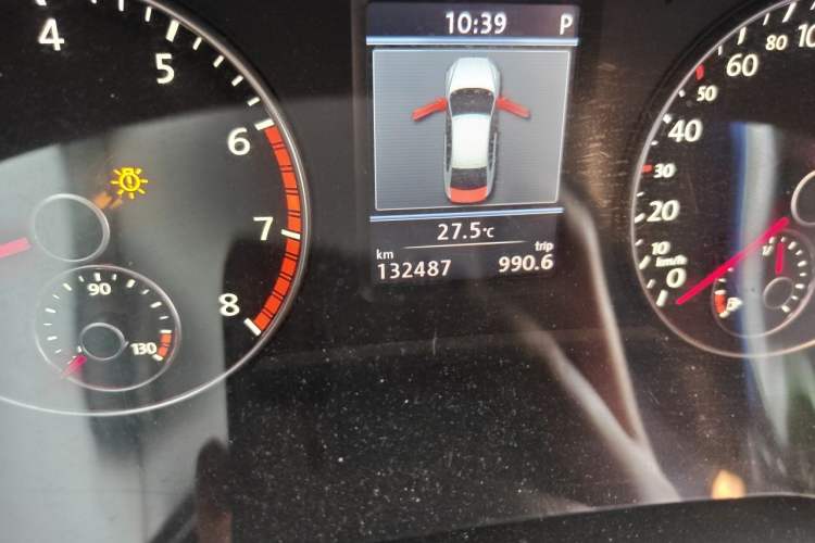 Used Volkswagen Passat 2011 2.0 TSI DSG Premium Edition Odometer Close Up