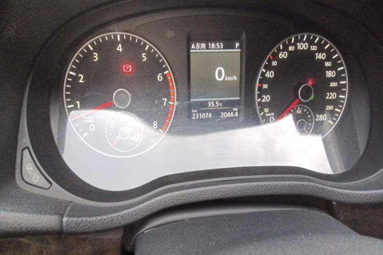 Used Volkswagen Passat 2011 3.0L V6 DSG Flagship Deluxe Edition Odometer Close Up