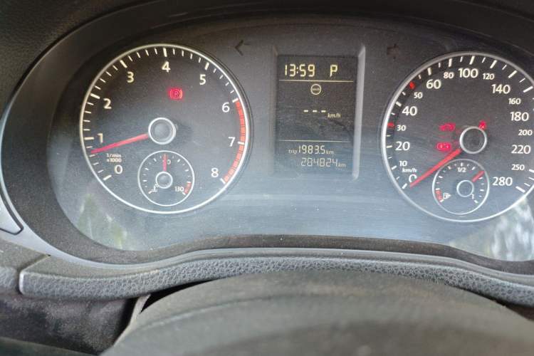 Used Volkswagen Passat 2011 1.8 TSI DSG Prestige Edition Odometer Close Up