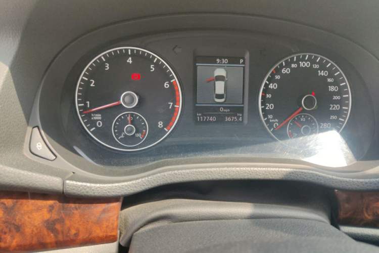 Used Volkswagen Passat 2011 1.8 TSI DSG Prestige Edition Odometer Close Up