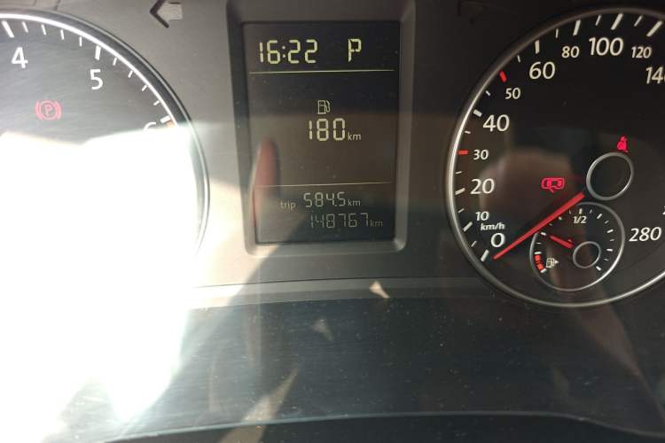 Used Volkswagen Passat 2011 1.4 TSI DSG Prestige Edition Odometer Close Up