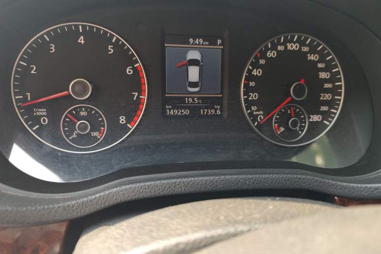 Used Volkswagen Passat 2011 1.8 TSI DSG Ultimate Edition Odometer Close Up