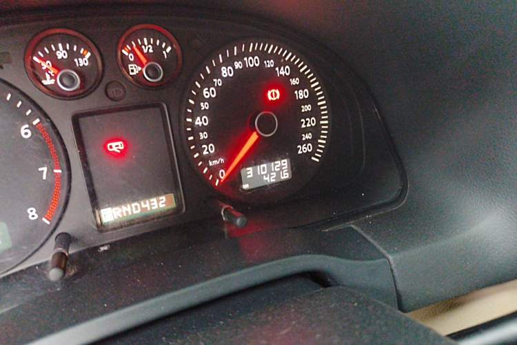 Used Volkswagen Passat 2011 1.8T Automatic Luxury Model Odometer Close Up