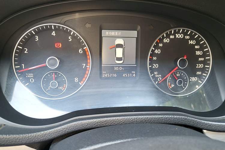 Used Volkswagen Passat 2011 2.0 TSI DSG Ultimate Edition Odometer Close Up