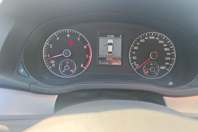 Used Volkswagen Passat 2011 2.0 TSI DSG Ultimate Edition Odometer Close Up