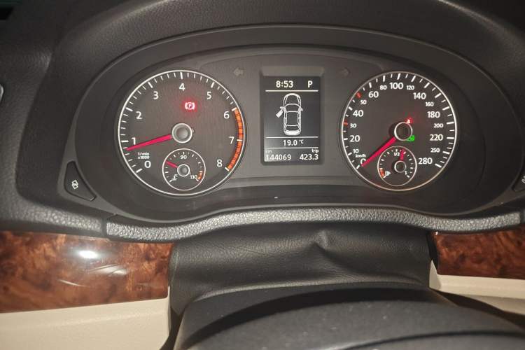 Used Volkswagen Passat 2011 1.8TSI DSG Prestige Edition Odometer Close Up