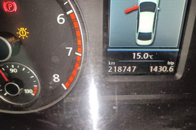 Used Volkswagen Passat 2011 1.8TSI DSG Prestige Edition Odometer Close Up